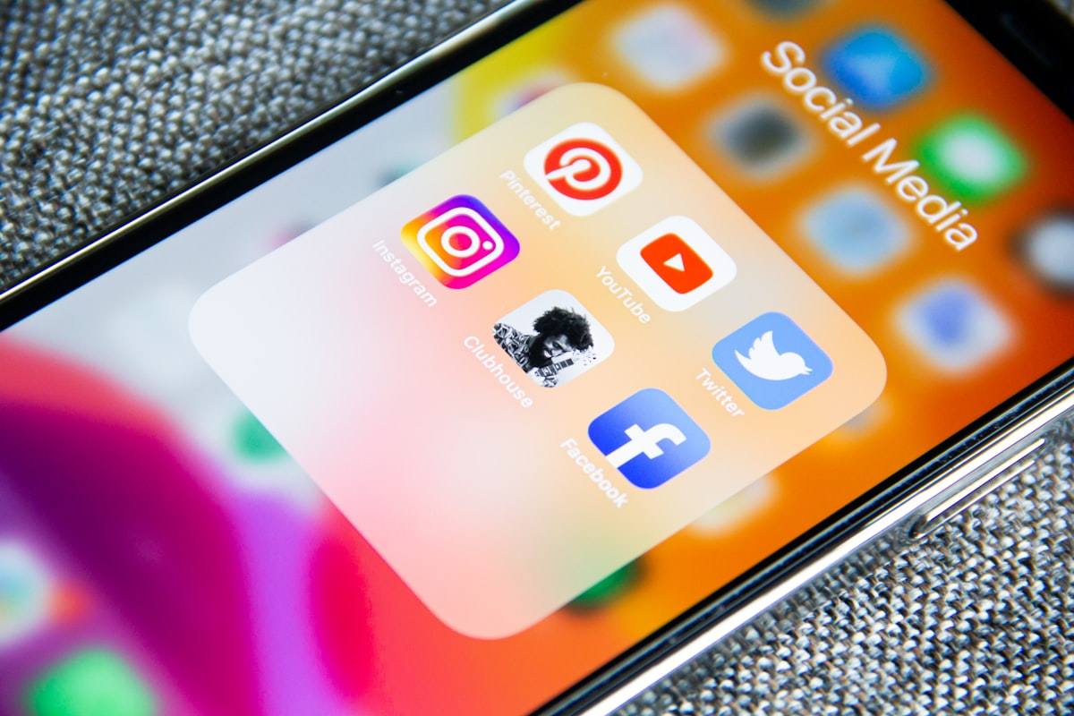 Cum crești prezența online a afacerii tale cu o strategie de social media bine gândită